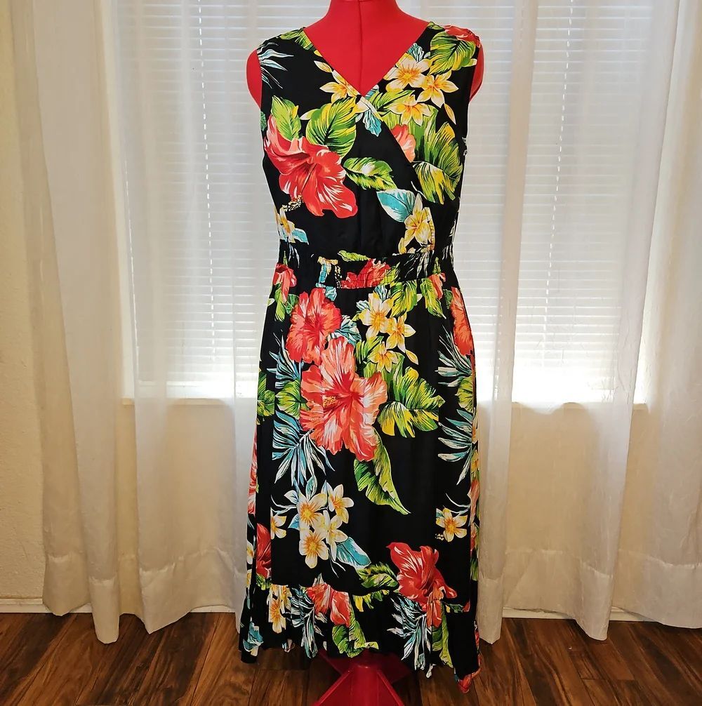 CW Classics Black Tropical Floral High-Lo Maxi Dress with Vibrant Blooms
